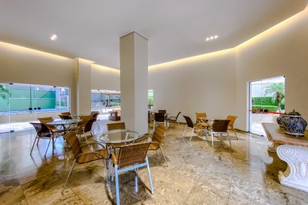 Apartamento à venda com 346m², 4 quartos e 4 vagasÁrea comum - Salão de festas