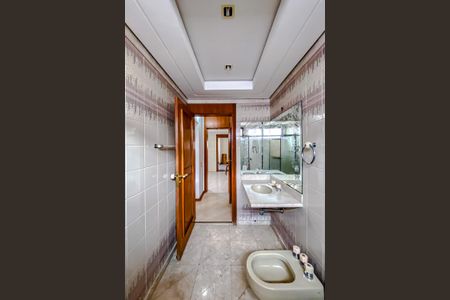 Apartamento à venda com 346m², 4 quartos e 4 vagasBanheiro da Suíte 2