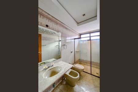 Apartamento à venda com 346m², 4 quartos e 4 vagasBanheiro da Suíte 2