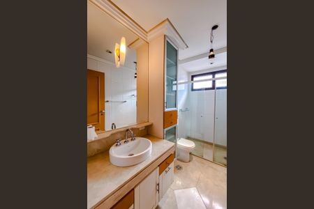 Apartamento à venda com 346m², 4 quartos e 4 vagasBanheiro da Suíte 3