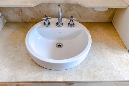 Apartamento à venda com 346m², 4 quartos e 4 vagasBanheiro da Suíte 3