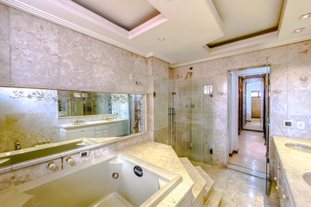 Apartamento à venda com 346m², 4 quartos e 4 vagasBanheiro da Suíte 4