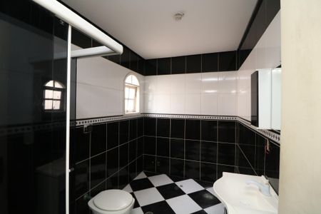 Casa à venda com 450m², 8 quartos e 2 vagasBanheiro da Suíte 2