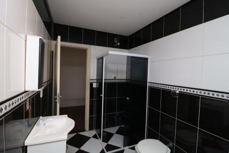 Casa à venda com 450m², 8 quartos e 2 vagasBanheiro da Suíte 2