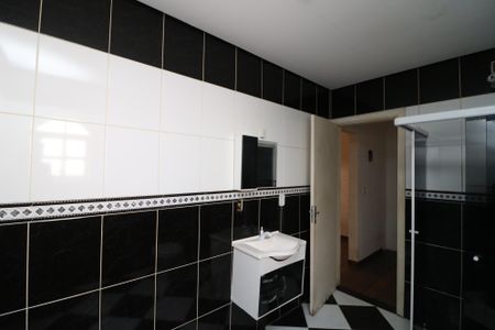 Casa à venda com 450m², 8 quartos e 2 vagasBanheiro da Suíte 2