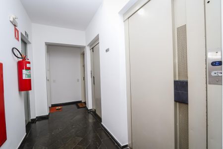 Apartamento à venda com 61m², 2 quartos e 2 vagasHall social