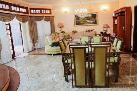 Casa à venda com 576m², 3 quartos e 6 vagas