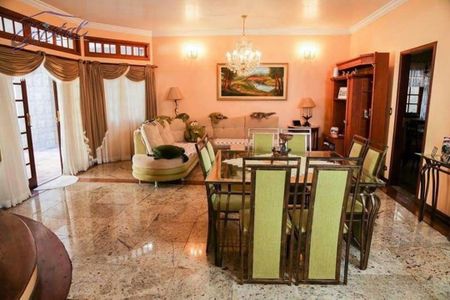 Casa à venda com 576m², 3 quartos e 6 vagas