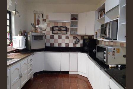 Casa à venda com 141m², 3 quartos e 4 vagas