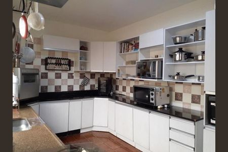 Casa à venda com 141m², 3 quartos e 4 vagas