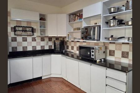 Casa à venda com 141m², 3 quartos e 4 vagas