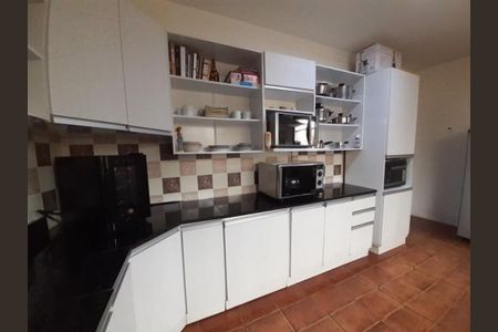 Casa à venda com 141m², 3 quartos e 4 vagas