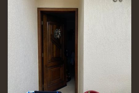 Casa à venda com 100m², 3 quartos e 2 vagas Casa à venda com 100m², 3 quartos e 2 vagasEntrada