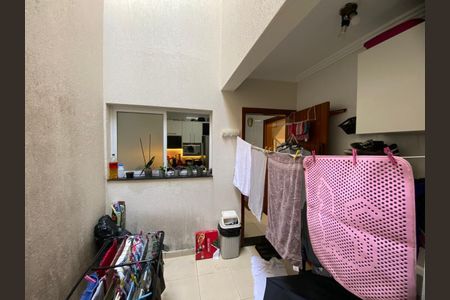 Casa à venda com 100m², 3 quartos e 2 vagas Casa à venda com 100m², 3 quartos e 2 vagasÁrea de Serviço