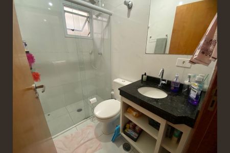 Casa à venda com 100m², 3 quartos e 2 vagas Casa à venda com 100m², 3 quartos e 2 vagasBanheiro da Suíte