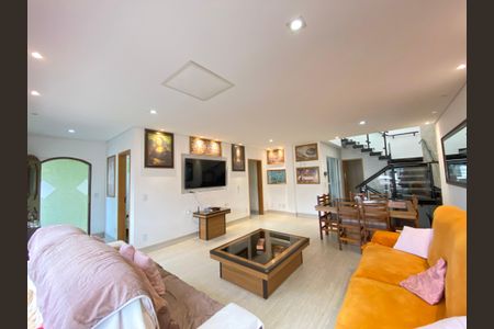 Casa à venda com 290m², 3 quartos e 5 vagasSala