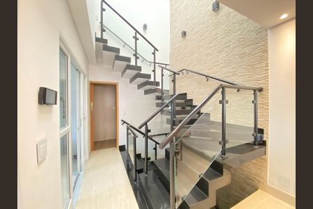 Casa à venda com 290m², 3 quartos e 5 vagasEscada