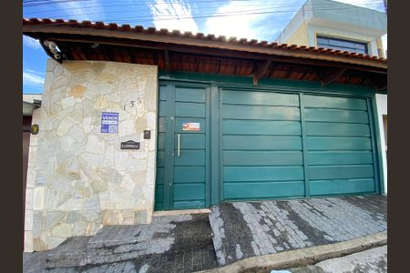 Casa à venda com 290m², 3 quartos e 5 vagasFachada + Placa