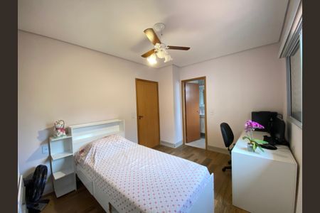 Casa à venda com 290m², 3 quartos e 5 vagasSuíte 2