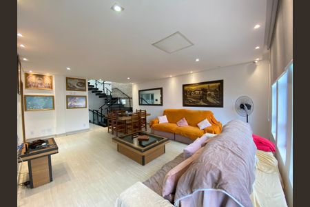 Casa à venda com 290m², 3 quartos e 5 vagasSala