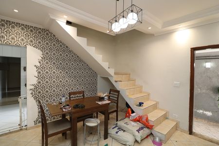 Casa para alugar com 250m², 3 quartos e 2 vagasSala