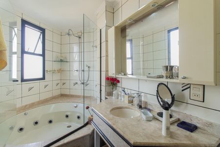 Apartamento à venda com 165m², 3 quartos e 4 vagasBanheiro da Suíte 2