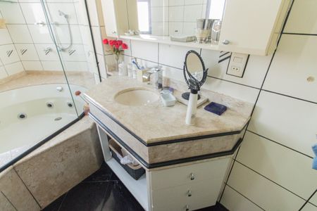 Apartamento à venda com 165m², 3 quartos e 4 vagasBanheiro da Suíte 2