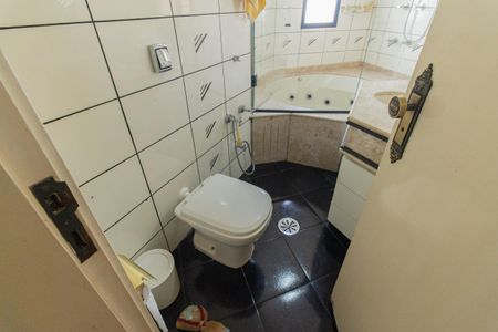Apartamento à venda com 165m², 3 quartos e 4 vagasBanheiro da Suíte 2