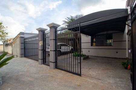 Casa para alugar com 480m², 3 quartos e 3 vagasFachada