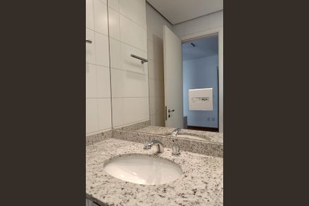 Apartamento à venda com 157m², 3 quartos e 4 vagasBanheiro da Suíte 2