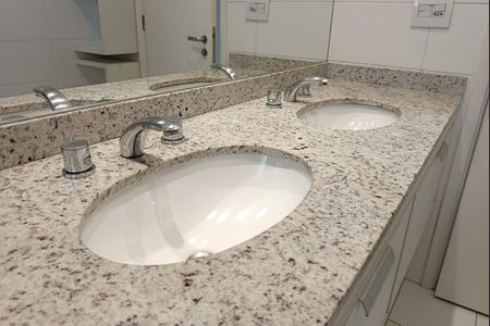 Apartamento à venda com 157m², 3 quartos e 4 vagasBanheiro da Suíte 3