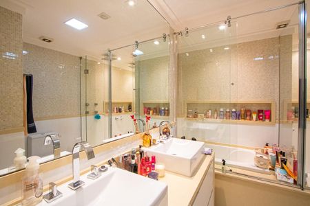 Apartamento à venda com 201m², 4 quartos e 4 vagasBanheiro da Suíte