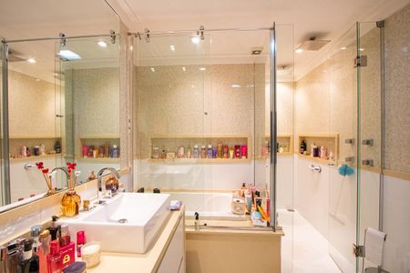 Apartamento à venda com 201m², 4 quartos e 4 vagasBanheiro da Suíte