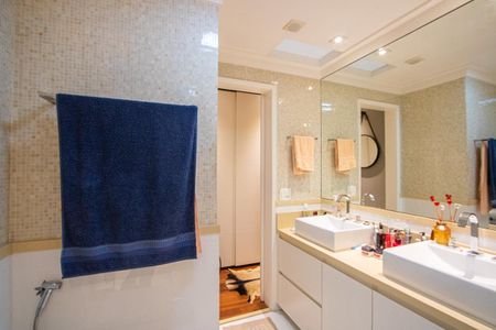 Apartamento à venda com 201m², 4 quartos e 4 vagasBanheiro da Suíte