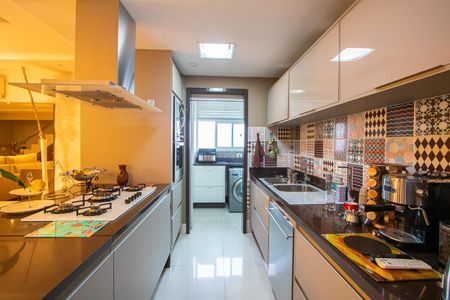 Apartamento à venda com 201m², 4 quartos e 4 vagasCozinha