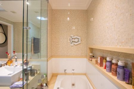 Apartamento à venda com 201m², 4 quartos e 4 vagasBanheiro da Suíte