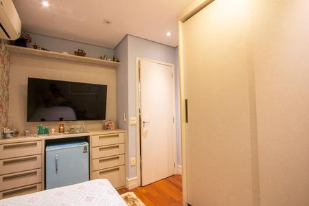 Apartamento à venda com 201m², 4 quartos e 4 vagasQuarto 2