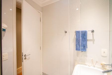 Apartamento à venda com 201m², 4 quartos e 4 vagasBanheiro social