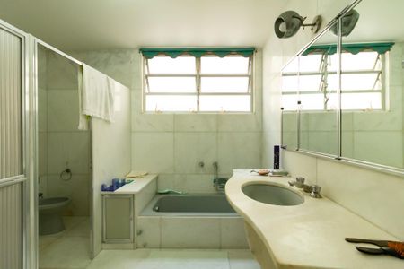 Apartamento à venda com 270m², 4 quartos e 2 vagasBanheiro da suíte