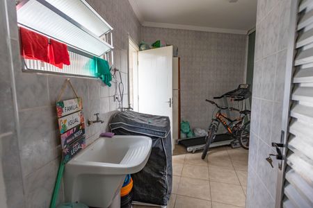 Casa à venda com 335m², 4 quartos e 2 vagasCasa 4 - área de serviço