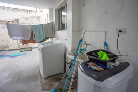 Casa à venda com 335m², 4 quartos e 2 vagasCasa 3 - área de serviço