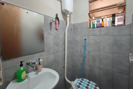 Casa à venda com 152m², 2 quartos e 2 vagas Casa à venda com 152m², 2 quartos e 2 vagasEdícula - Banheiro