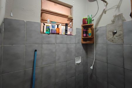 Casa à venda com 152m², 2 quartos e 2 vagas Casa à venda com 152m², 2 quartos e 2 vagasEdícula - Banheiro