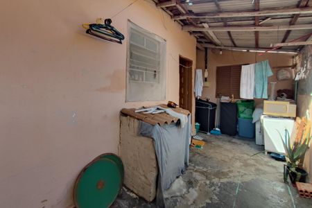 Casa à venda com 152m², 2 quartos e 2 vagas Casa à venda com 152m², 2 quartos e 2 vagasEdícula - Área de serviço