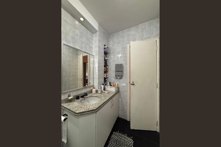 Apartamento à venda com 90m², 2 quartos e sem vagaBanheiro social