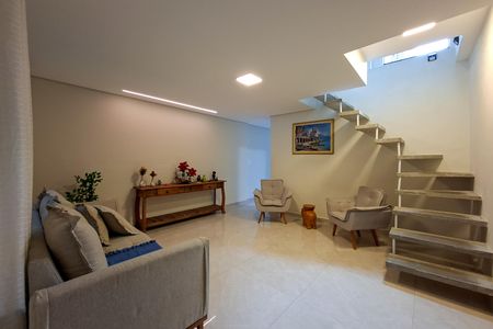 Casa para alugar com 350m², 5 quartos e 4 vagas Casa para alugar com 350m², 5 quartos e 4 vagasSala 1