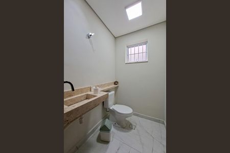 Casa para alugar com 350m², 5 quartos e 4 vagas Casa para alugar com 350m², 5 quartos e 4 vagasBanheiro da Suíte 5