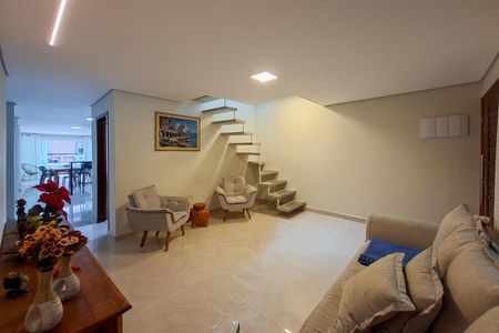 Casa para alugar com 350m², 5 quartos e 4 vagas Casa para alugar com 350m², 5 quartos e 4 vagasSala 1