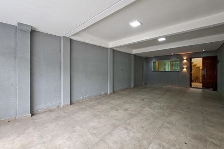 Casa para alugar com 350m², 5 quartos e 4 vagas Casa para alugar com 350m², 5 quartos e 4 vagasGaragem