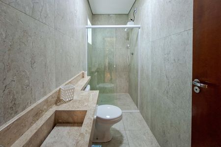 Casa para alugar com 350m², 5 quartos e 4 vagas Casa para alugar com 350m², 5 quartos e 4 vagasBanheiro da Suíte 1